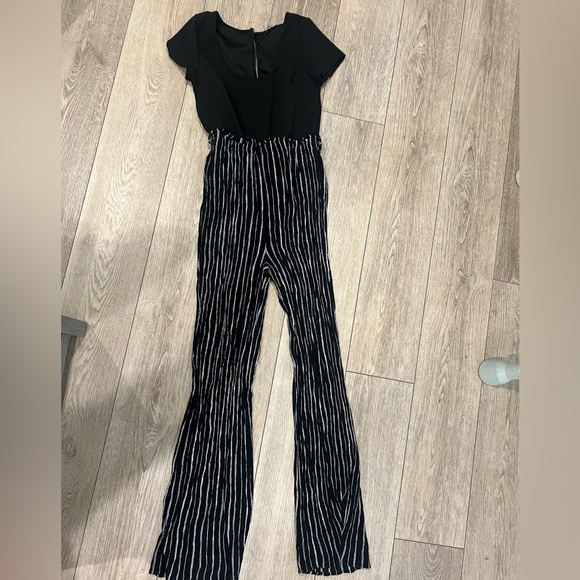 Fashion nova jumpsuit (S) - Picture 13 of 13